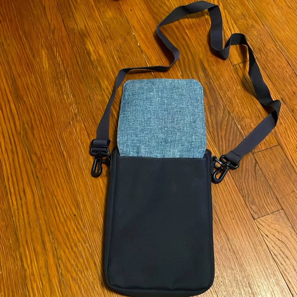 Herschel IPad Mini Over the shoulder pouch